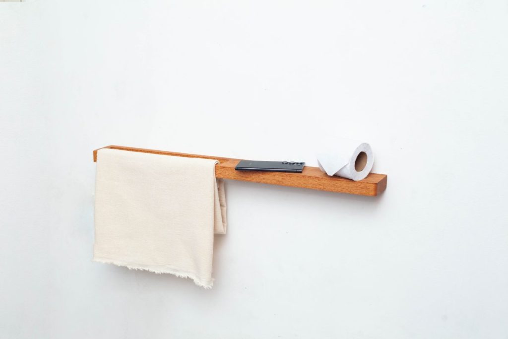 suporte de toalheira de madeira para banheiro