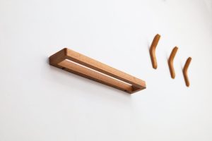 Porta toalha de madeira retangular simples